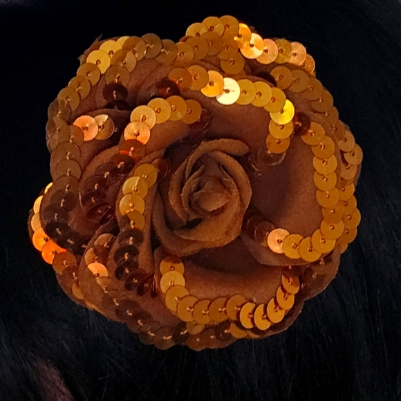 Silk flower brooch/hair clip with sequins details. - Picture 1 of 5